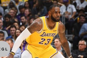 死亡缠绕封锁小卡决胜一投 詹姆斯再现巅峰防守