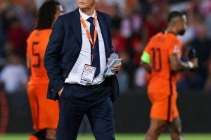 开云网站-范加尔：补时点球不存在 争议前锋通过了考试